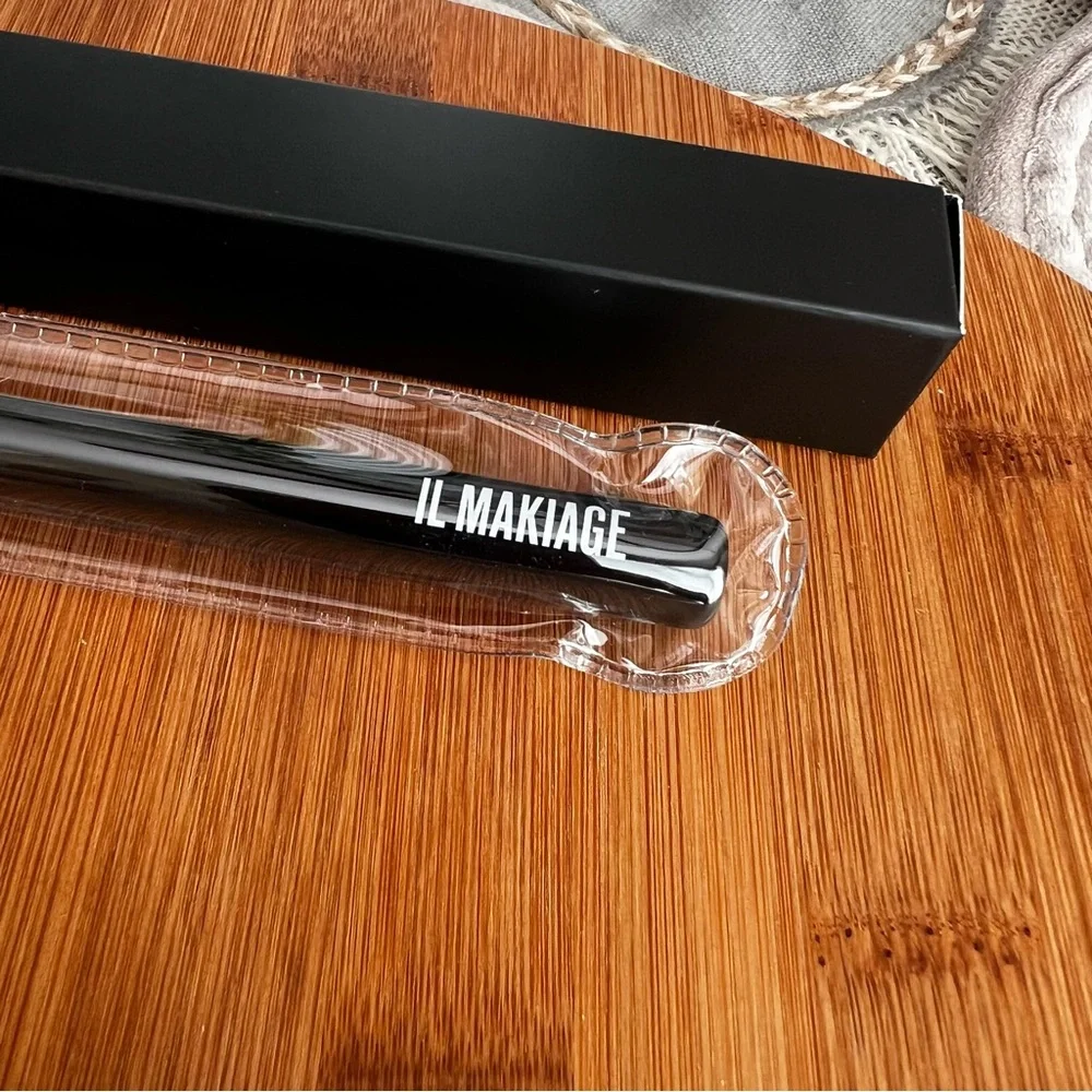 IL MAKIAGE Concealer Blending Brush #140 NIB
